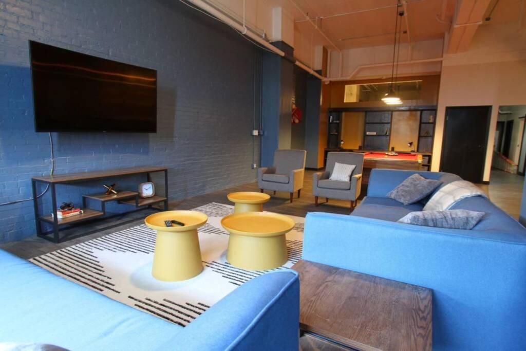 3E *New* Huge! Spacious 3 Bedroom In Oakland That Sleeps 12! Pittsburgh Exterior photo