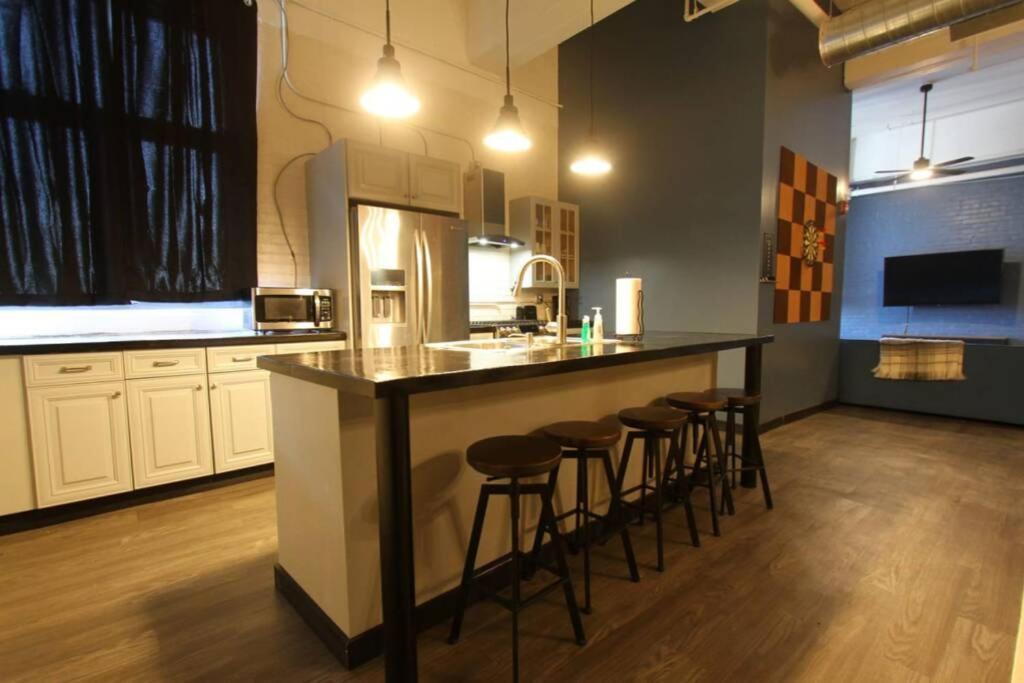 3E *New* Huge! Spacious 3 Bedroom In Oakland That Sleeps 12! Pittsburgh Exterior photo
